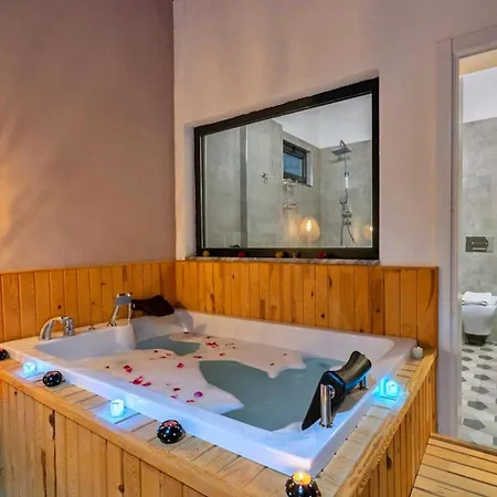 2 Bedroom Secluded In Saribelen 빌라