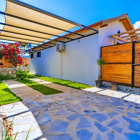 2 Bedroom Secluded In Saribelen